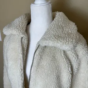 URBAN OUTFITTERS BDG Teddy Bear Faux Fur Sherpa Coat Jacket Bomber Size Medium thumbnail 3