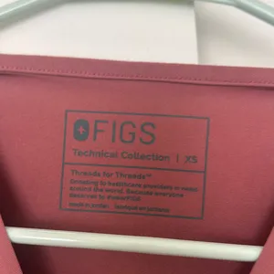 FIGS Catarina One-Pocket Top thumbnail 2