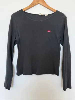 Levi's Black Long-Sleeve Crewneck Top with red Logo Patch thumbnail 1