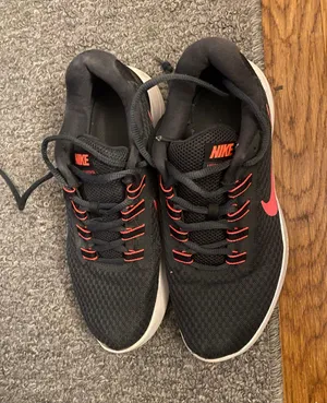 Nike sneakers thumbnail 2