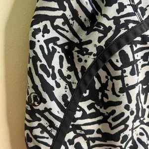LULULEMON Run Times 4-Way Stretch Short 4" Black & White‎ Size 4 thumbnail 3