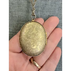 Vintage Fragonard Courting Couple Locket Necklace Oval Glass Engraved‎ Back thumbnail 7