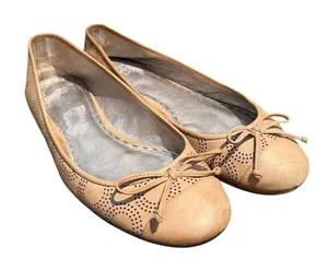 Coach Women's Kathy Leather Beige Perforated Logo Ballet Bow Flats Sz 8B thumbnail 1
