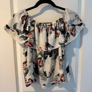 Wilfred Aritzia Promener Floral Off Shoulder Blouse with Silk Trim | S thumbnail 5