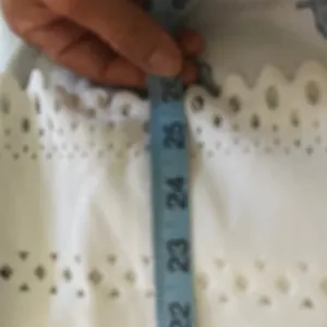 Banana Republic Top‎ XL White Scalloped Laser Cut Crepe Minimalist Chic Women's thumbnail 7