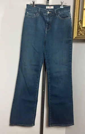 Levi's Size 6 Bootcut 512 Perfectly Slimming Straight Leg Jeans thumbnail 1