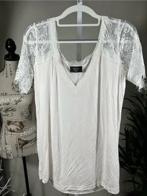 X316. VICI Cream Lace Sleeve V-Neck Blouse thumbnail 1