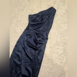 NEW Petal & Pup Nadia One-Shoulder Satin Maxi Navy Dress sz 4 thumbnail 4
