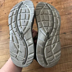 Chacos strappy black & gray W8 gorpcore hiking sandals thumbnail 3
