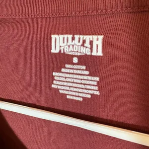 Duluth Trading‎ Co. Red Burgundy Short Sleeve T-Shirt Size Small thumbnail 2