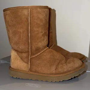 UGG Women's Brown Suede Winter Boots thumbnail 1