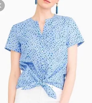 J.crew blue floral cropped button down size small thumbnail 1