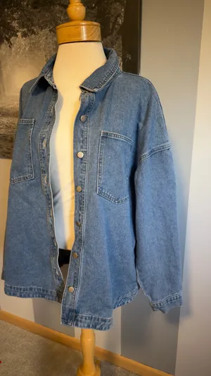 Classic Oversized Blue Denim Jacket Size XL thumbnail 2