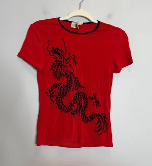 Divine USA Red Dragon Graphic Baby Tee Medium Y2K Asian Tattoo Indie Sleaze thumbnail 1