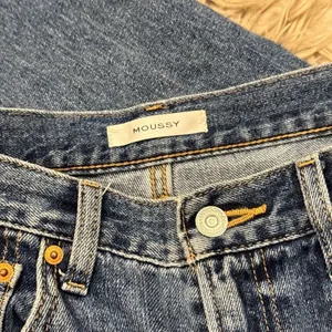Moussy baggy knee slit Jeans size 25 thumbnail 2