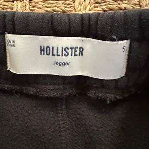Hollister Black Relaxed Jogger Sweatpants Mens S Drawstring Pockets Cotton Blend thumbnail 3