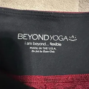 Beyond Yoga NWT High Waist Swirl Midi Legging, Size XS, Excellent Condition thumbnail 4