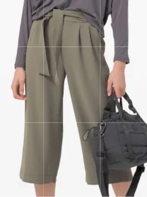 EUC Lululemon Noir Crop Pants Sage Grey Size 6 thumbnail 2