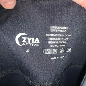 Zyia black cropped Athleisure size 4 workout leggings thumbnail 2