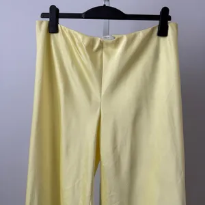 Vince sz L Yellow Satin Wide Leg High Waist Trousers Pants‎ Luxury Resortwear thumbnail 2