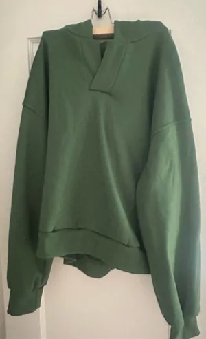 Green hoodie Size M thumbnail 2