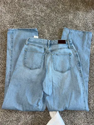 Hollister Ultra High-Rise Dad Jeans thumbnail 3