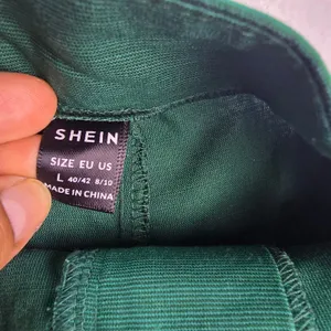 SHEIN Emerald Green High Waisted Tailored Shorts Cuffed Hem Size‎ L 8/10 thumbnail 4