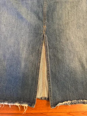 Universal Threads High-Waisted Denim Midi Skirt with Front Slit Size 14 EUC thumbnail 3