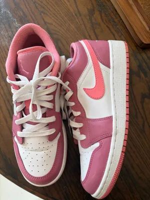 Pink Jordan 1 Low thumbnail 2