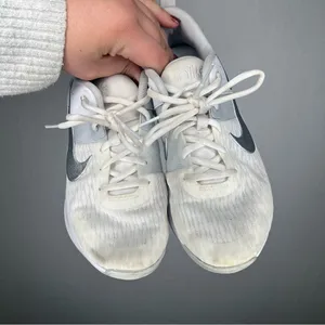 Nike | Women's‎ White Athletic Shoes 7.5 Zoom Bella 6 thumbnail 2