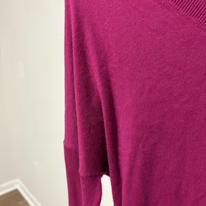 Crown & Ivy wool blend V neck sweater pink purple size‎ medium thumbnail 5