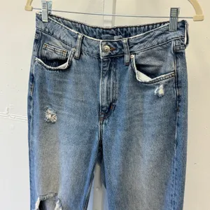 H&M Divided Womens High Waist Mom Jeans Blue Distressed Raw Hem Size 8 06116787 thumbnail 3