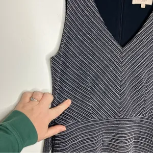 LOFT navy blue‎ v-neck dress size 4 thumbnail 4
