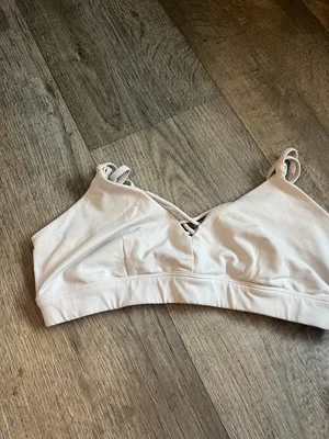 Alo yoga sports bra size M thumbnail 4