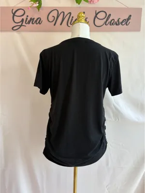 Black Short Sleeve Ruched Side V-Neck T-Shirt Size 1 by D Home thumbnail 2