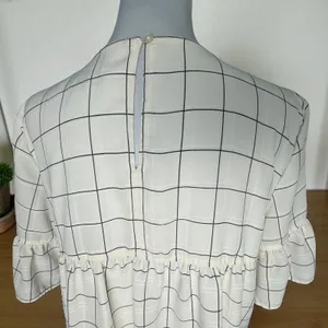 LOFT Top Sz M Ivory Plaid Round Neck Short Sleeve Keyhole Back Peplum Lined thumbnail 4