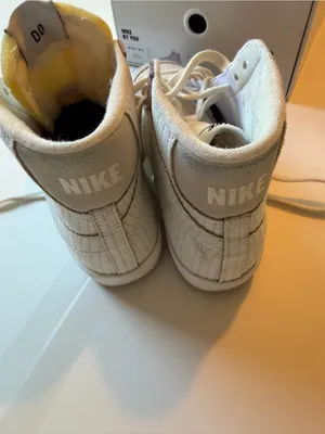 Nike Blazer Mid ‘77 High Tops thumbnail 3