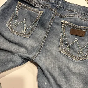 Wrangler Cowgirl Bootcut Women's Jeans Size 32 Blue Denim Thick Stitch FLAWS thumbnail 2