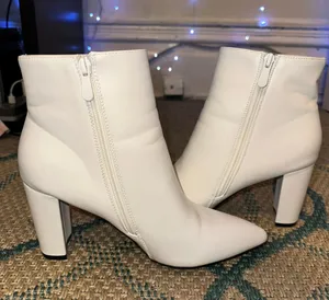 White Chunky Heel Boots Size 9 thumbnail 3