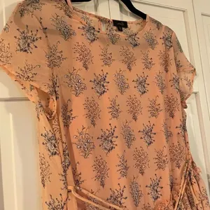 On twelfth floral ruffle shift dress size medium thumbnail 8
