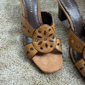 Relativity Brown Leather Metal Grommet Boho‎ Western Grunge Indie Trendy Heels thumbnail 8