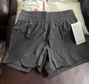 Lululemon Drop-In Pocket High-Rise Hiking Short 4" Black size 6 thumbnail 1