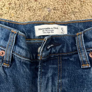 Abercrombie Jeans 90s Straight Ultra High-Rise thumbnail 3