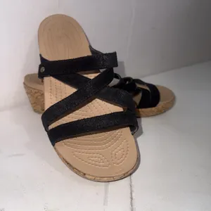 Crocs A-Leigh Black Cork Wedge Sandals Strappy Suede Like Style Women's Size 8 thumbnail 4