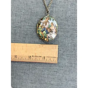 Vintage Fragonard Courting Couple Locket Necklace Oval Glass Engraved‎ Back thumbnail 9