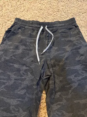 Vuori Performance Jogger Size Small in Black Camo thumbnail 2