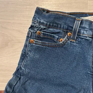 Levi’s 512 perfectly slimming cutoff denim shorts size 2 thumbnail 3