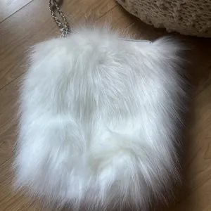 Huda beauty fuzzy bag White thumbnail 2