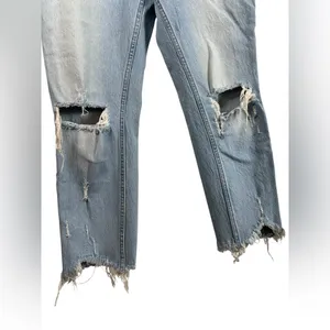 Abercrombie High‎ Rise Mom Jeans Size 28 Distressed Light Wash Raw Hem Denim thumbnail 7