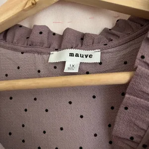 Mauve Purple Sleeveless Polo Blouse with Ruffles thumbnail 3